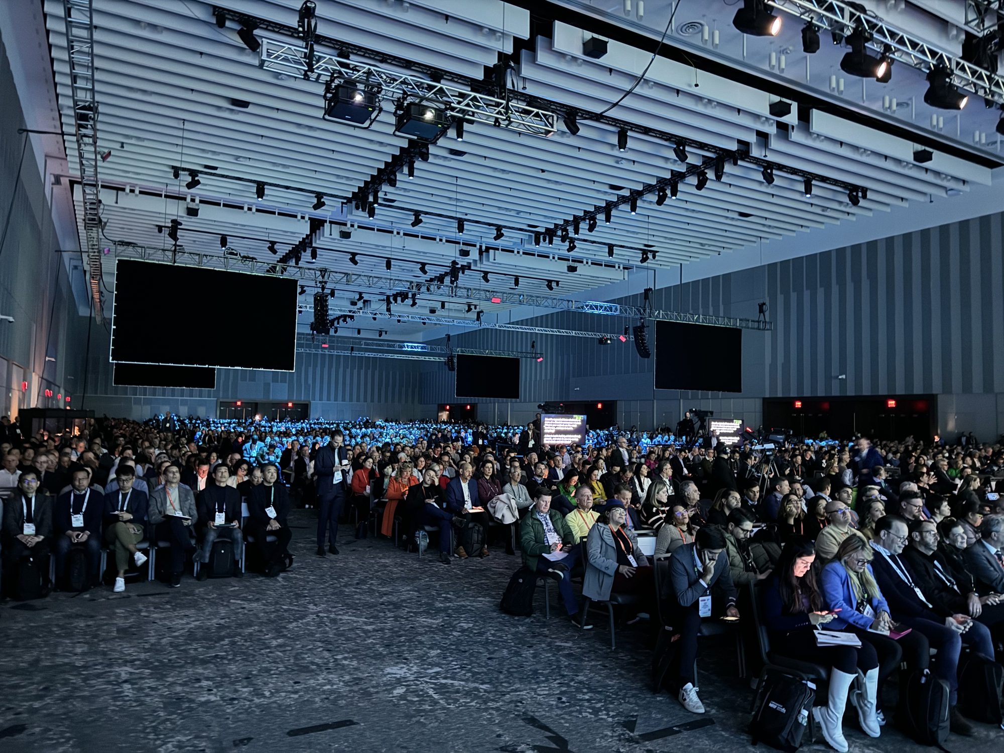 A full house in the NRF 2024 keynote hall at the Javits Center