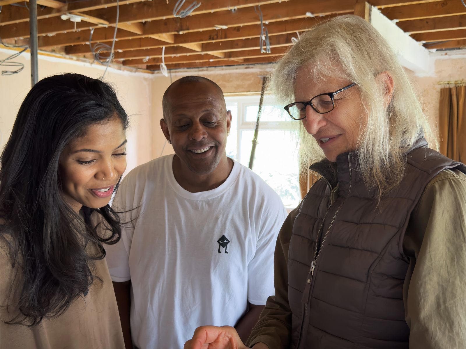 Annie Leibovitz reviews frames with a couple in a home under renovation in the UK