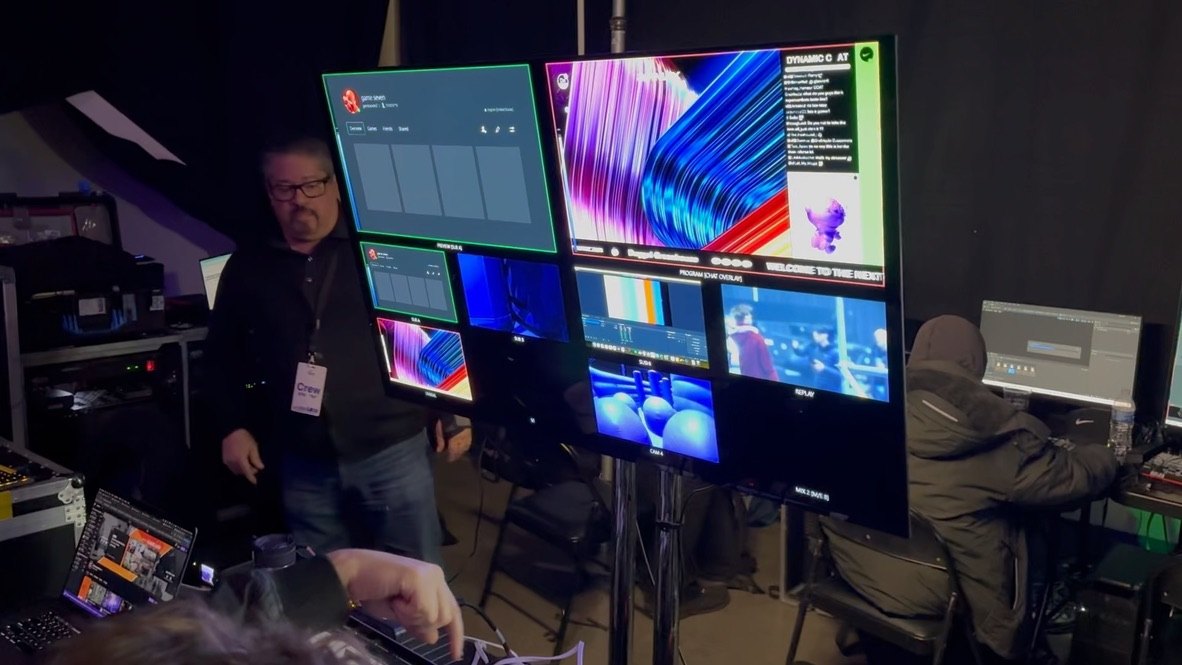 The Dynamic Land broadcast multiview: preview, program with chat overlay, replay and camera feeds